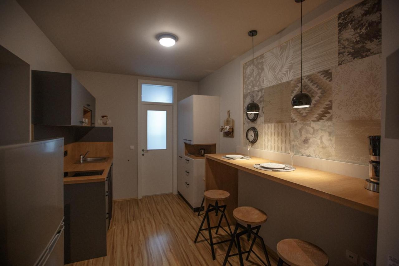 Apartment Nobl Plac Celje Buitenkant foto