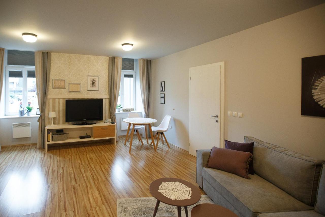 Apartment Nobl Plac Celje Buitenkant foto