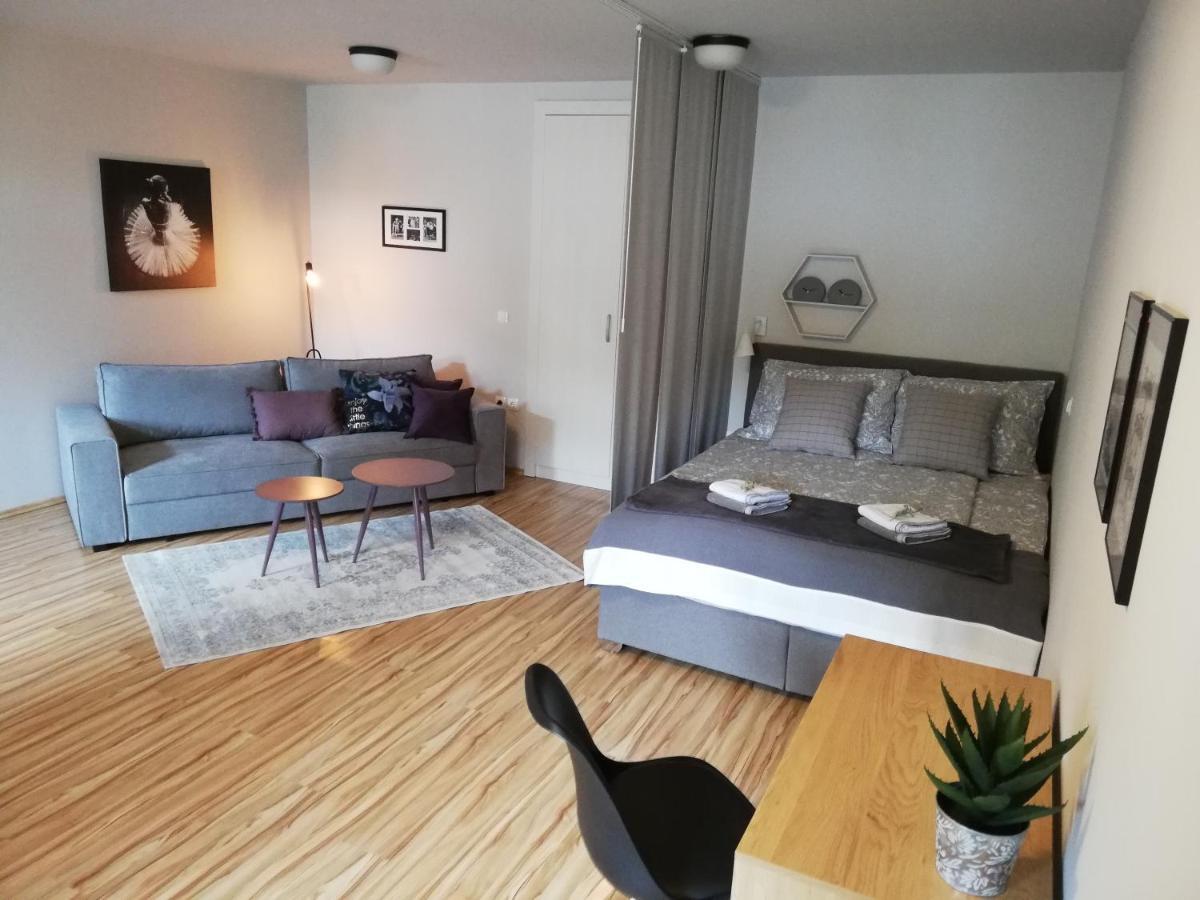 Apartment Nobl Plac Celje Buitenkant foto